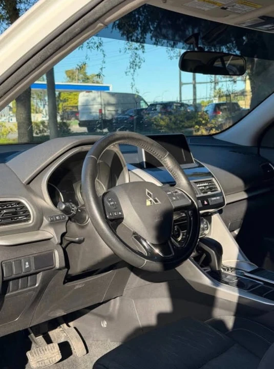 2018 Mitsubishi Eclipse Cross - Image 9 of 16