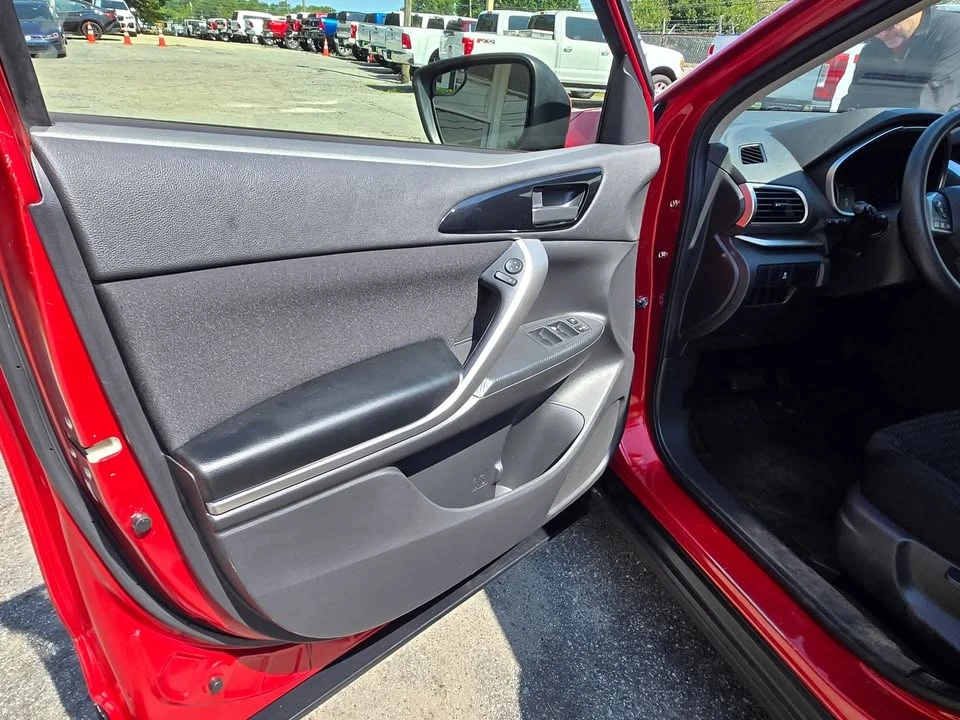 2018 Mitsubishi Eclipse Cross - Image 9 of 11