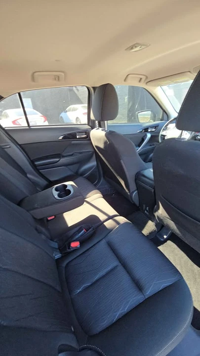 2018 Mitsubishi Eclipse Cross - Image 10 of 19