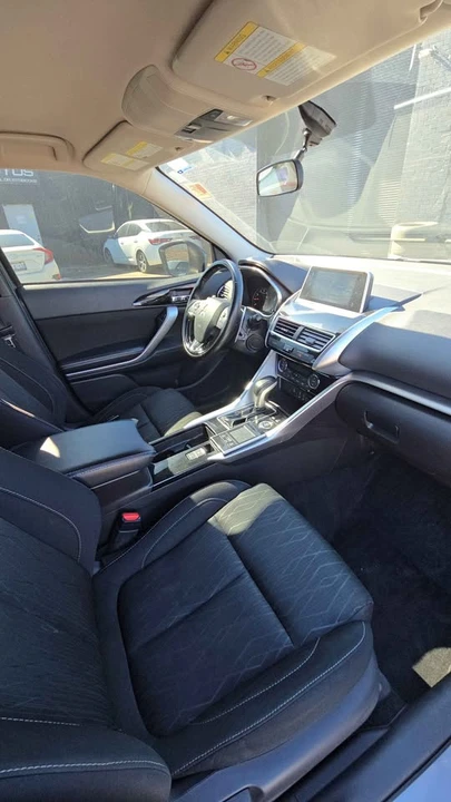 2018 Mitsubishi Eclipse Cross - Image 9 of 19