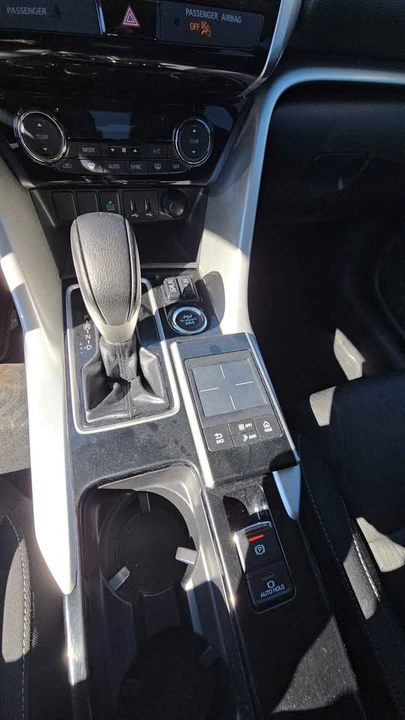 2018 Mitsubishi Eclipse Cross - Image 15 of 19