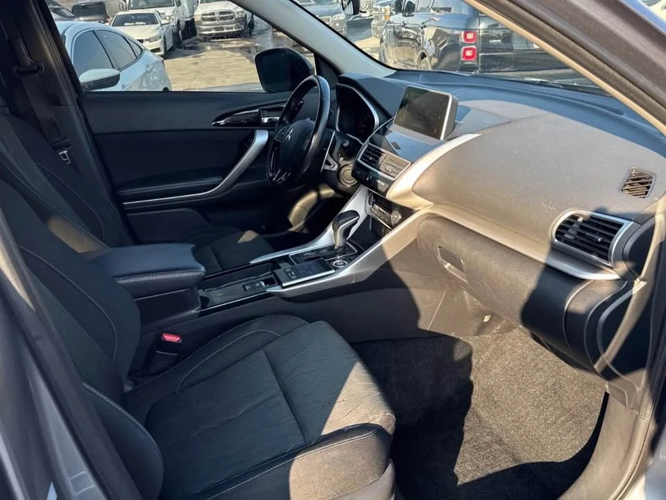2018 Mitsubishi Eclipse Cross - Image 9 of 18