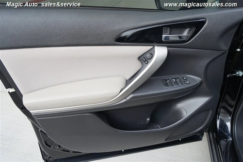 2018 Mitsubishi Eclipse Cross - Image 12 of 19