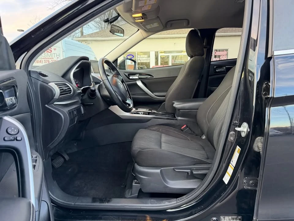 2018 Mitsubishi Eclipse Cross - Image 9 of 18