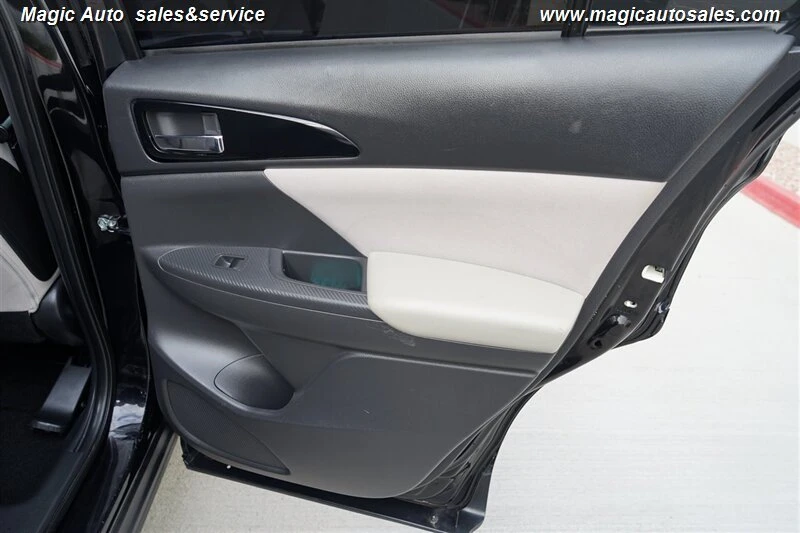 2018 Mitsubishi Eclipse Cross - Image 18 of 19