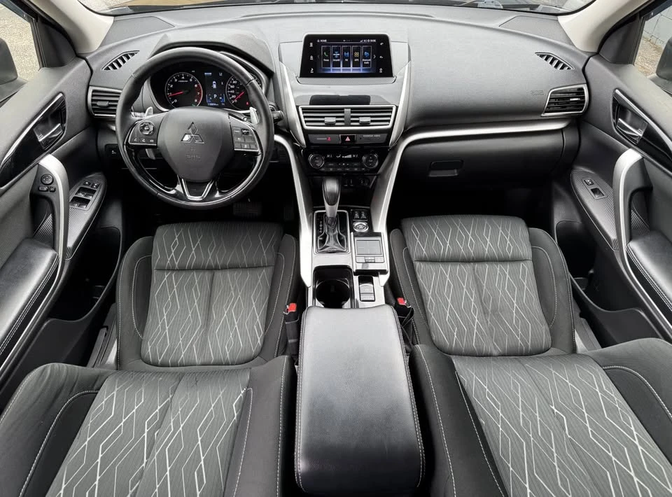 2018 Mitsubishi Eclipse Cross - Image 2 of 20
