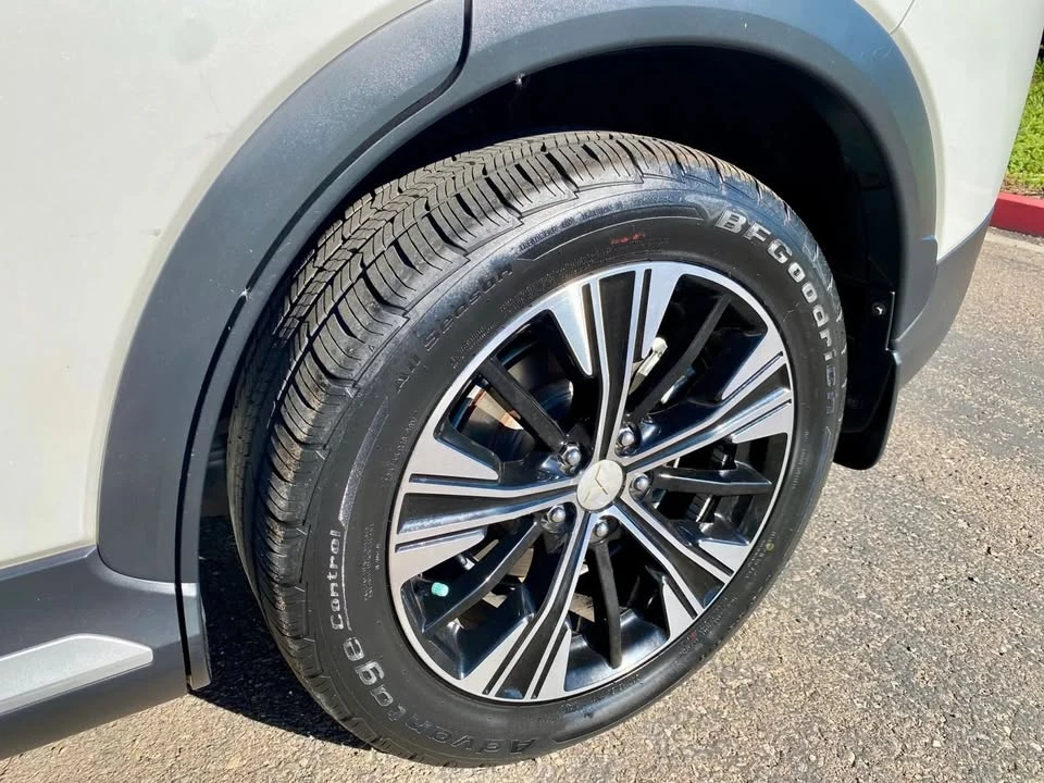 2018 Mitsubishi Eclipse Cross - Image 10 of 20