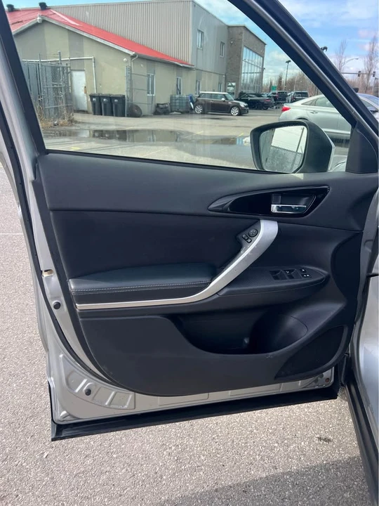 2018 Mitsubishi Eclipse Cross - Image 8 of 13