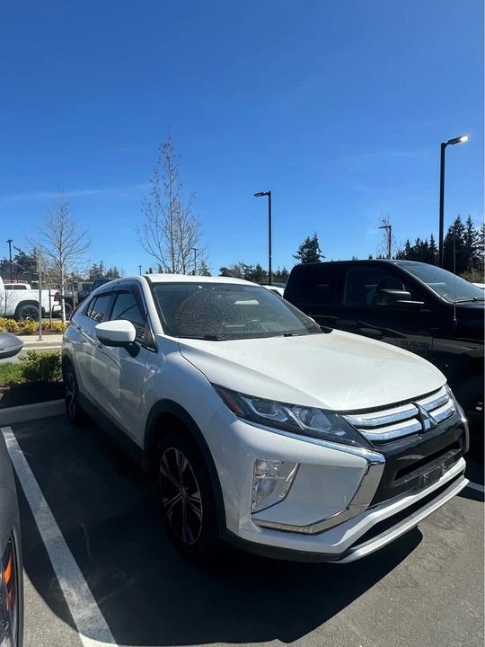 2018 Mitsubishi Eclipse Cross - Image 2 of 9