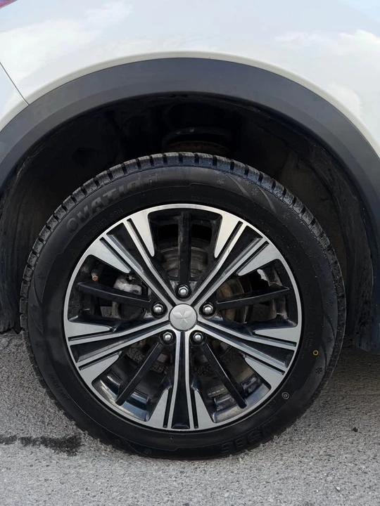 2018 Mitsubishi Eclipse Cross - Image 5 of 19