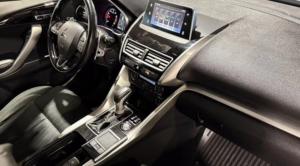 2018 Mitsubishi Eclipse Cross - Image 8 of 9