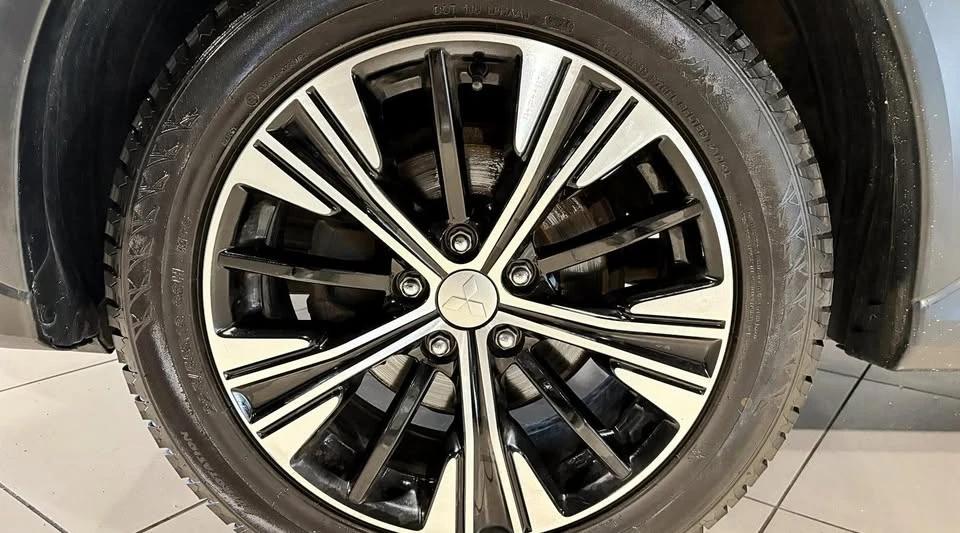2018 Mitsubishi Eclipse Cross - Image 5 of 9