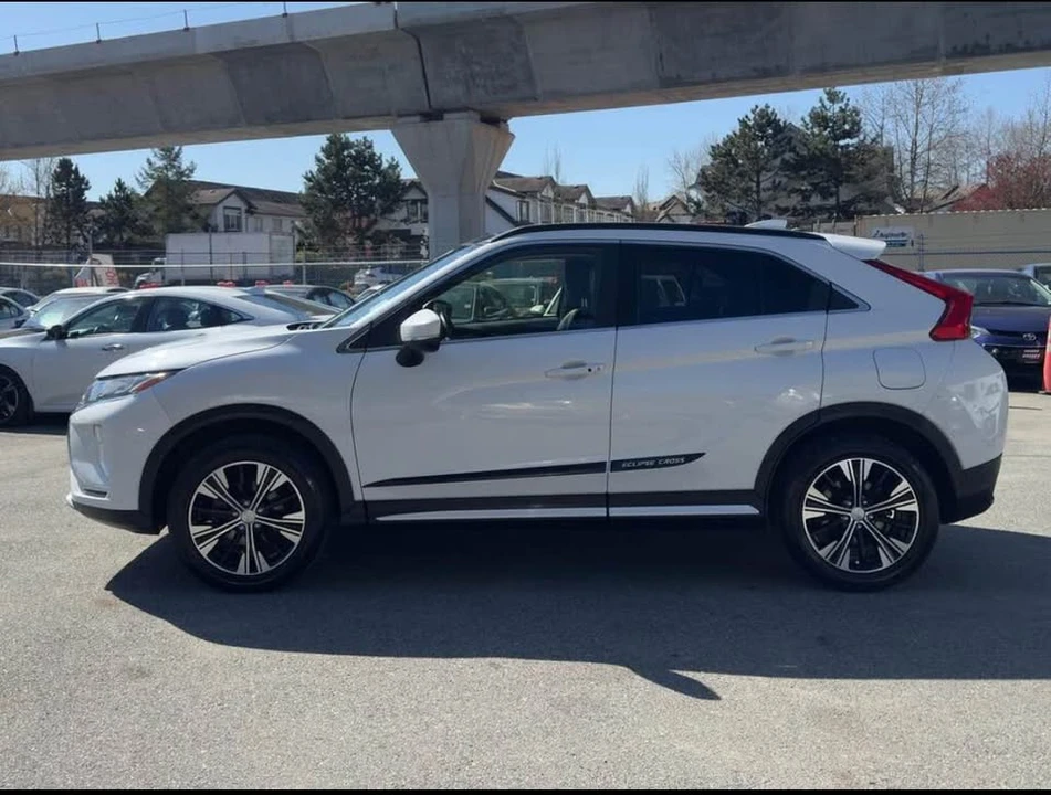 2018 Mitsubishi Eclipse Cross - Image 2 of 4