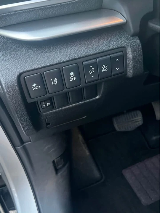 2018 Mitsubishi Eclipse Cross - Image 5 of 15