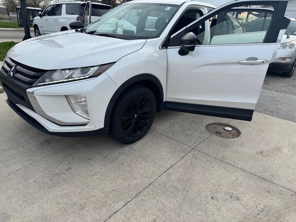 2018 Mitsubishi Eclipse Cross - Image 2 of 20