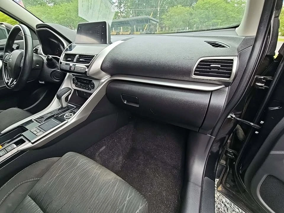 2018 Mitsubishi Eclipse Cross - Image 5 of 11