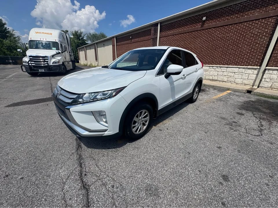 2018 Mitsubishi Eclipse Cross - Image 2 of 11