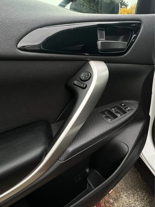 2018 Mitsubishi Eclipse Cross - Image 13 of 19