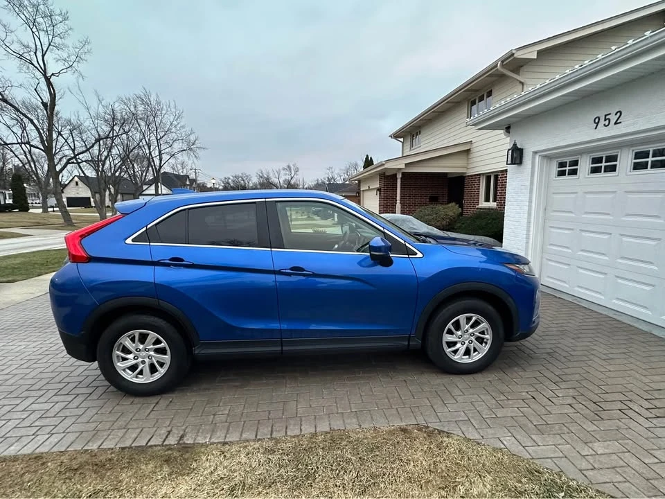 2018 Mitsubishi Eclipse Cross - Image 2 of 15
