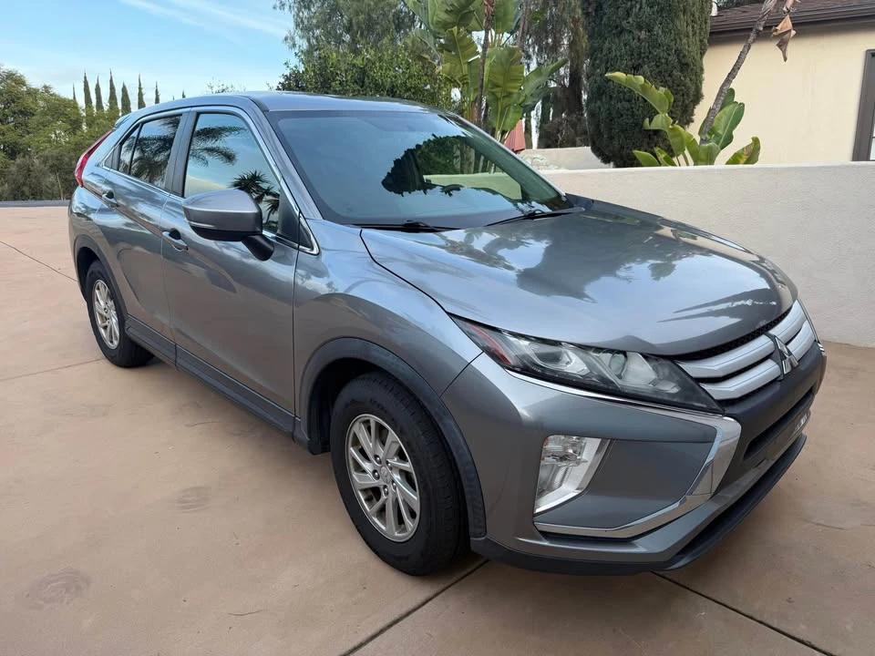2018 Mitsubishi Eclipse Cross - Image 2 of 8