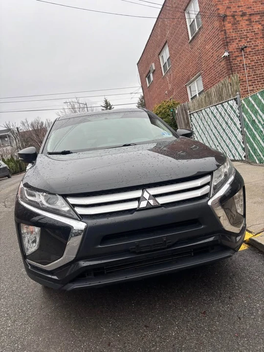 2018 Mitsubishi Eclipse Cross - Image 2 of 10