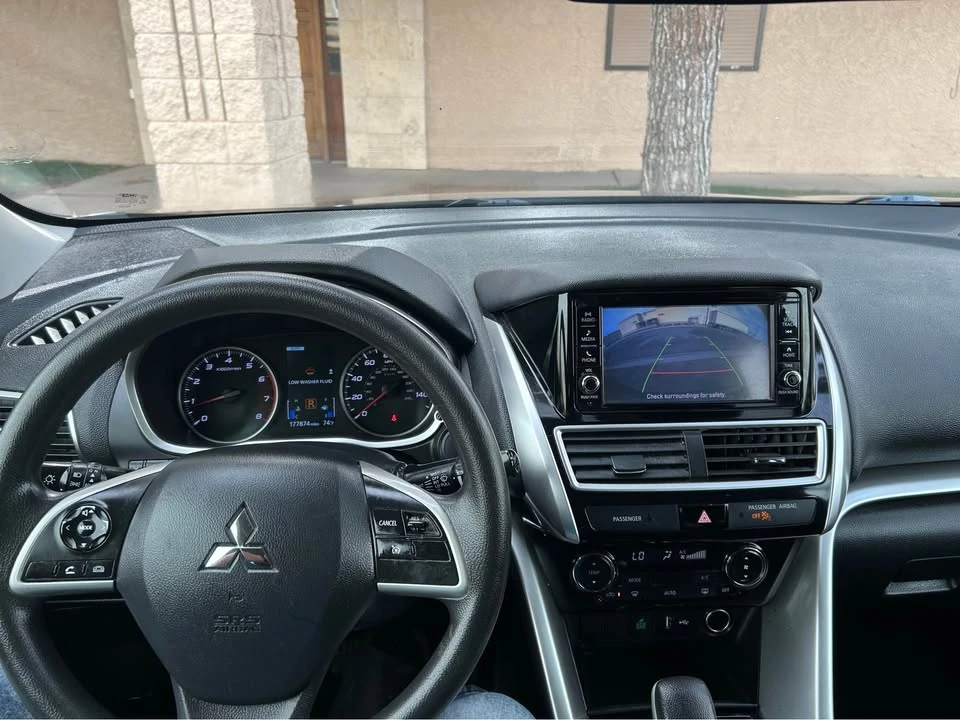 2018 Mitsubishi Eclipse Cross - Image 9 of 10
