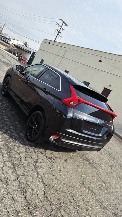 2018 Mitsubishi Eclipse Cross - Image 2 of 17