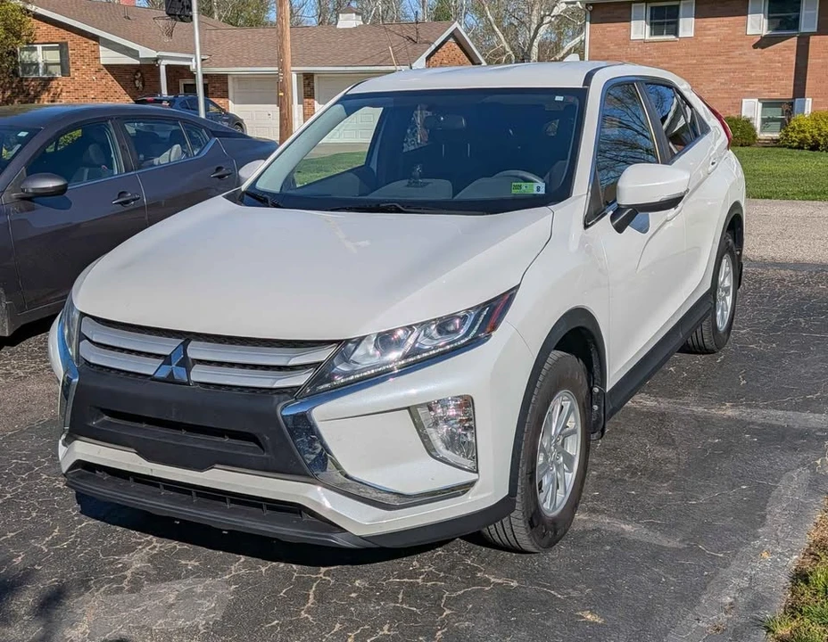 2018 Mitsubishi Eclipse Cross - Image 2 of 13