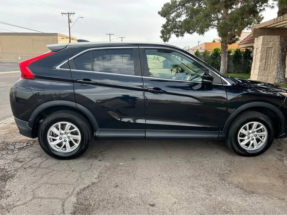 2018 Mitsubishi Eclipse Cross - Image 2 of 10