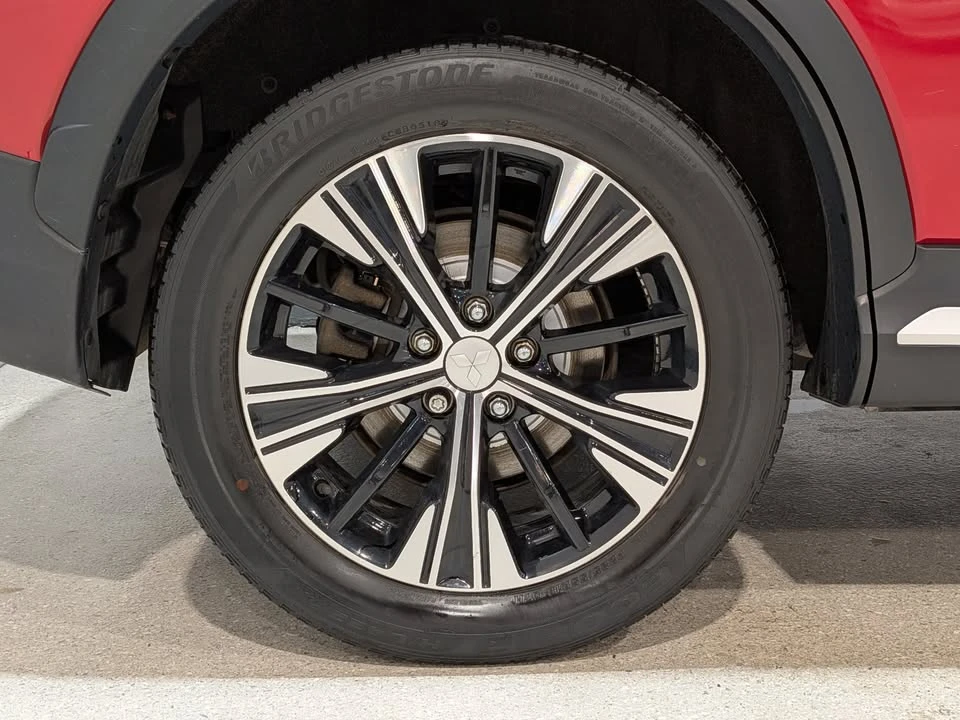 2018 Mitsubishi Eclipse Cross - Image 9 of 20