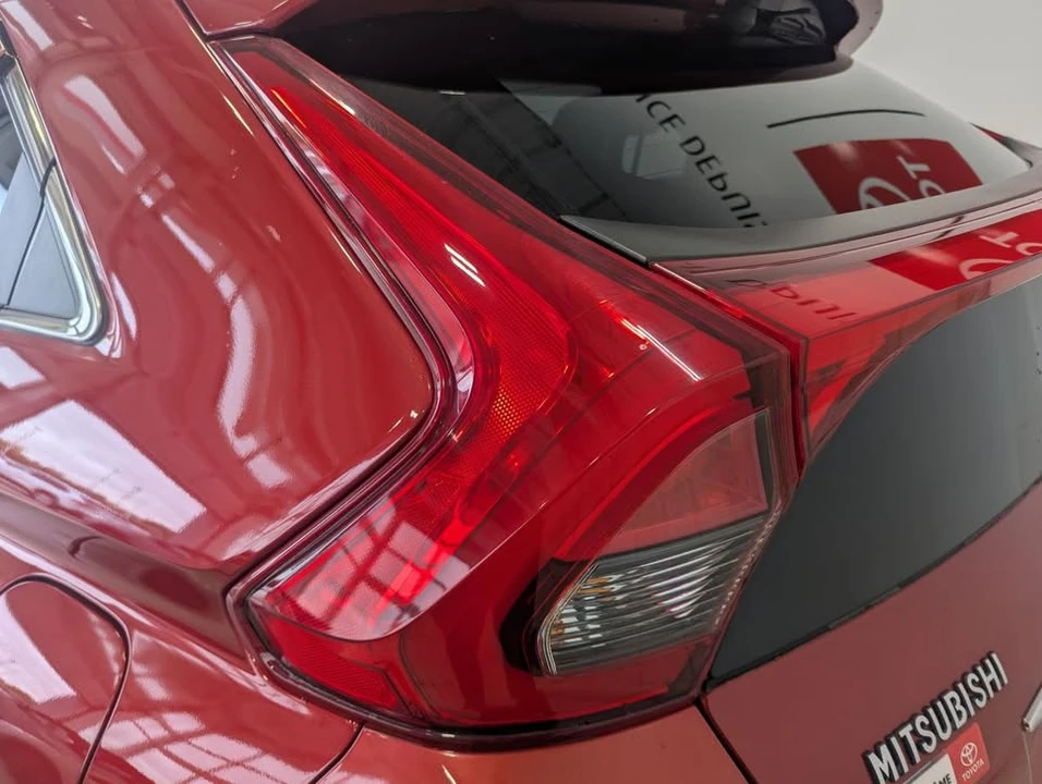 2018 Mitsubishi Eclipse Cross - Image 8 of 15