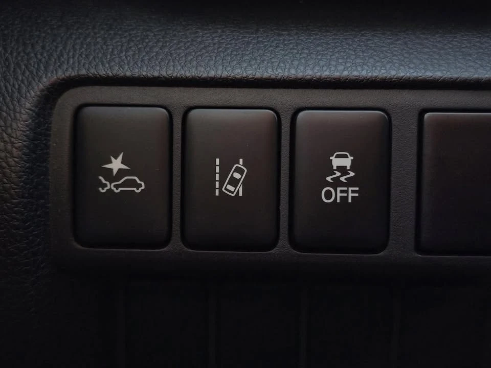 2018 Mitsubishi Eclipse Cross - Image 13 of 20