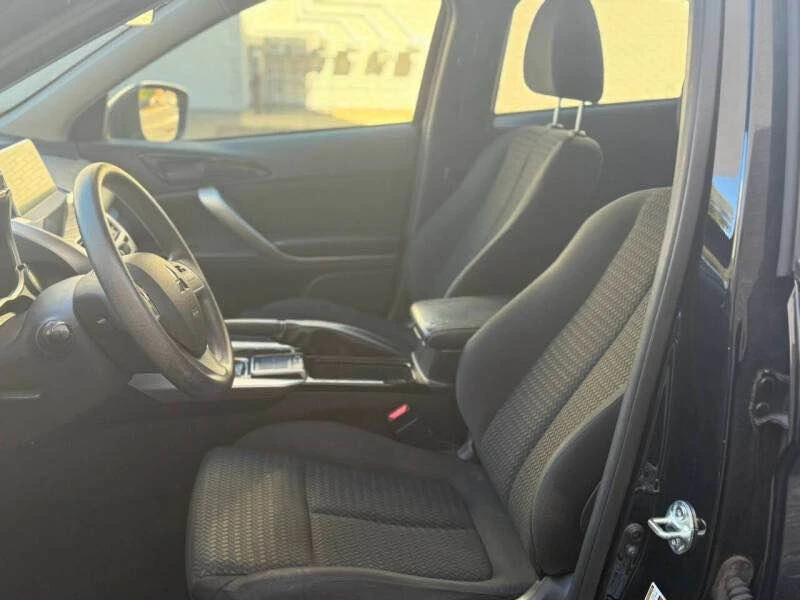 2018 Mitsubishi Eclipse Cross - Image 9 of 12