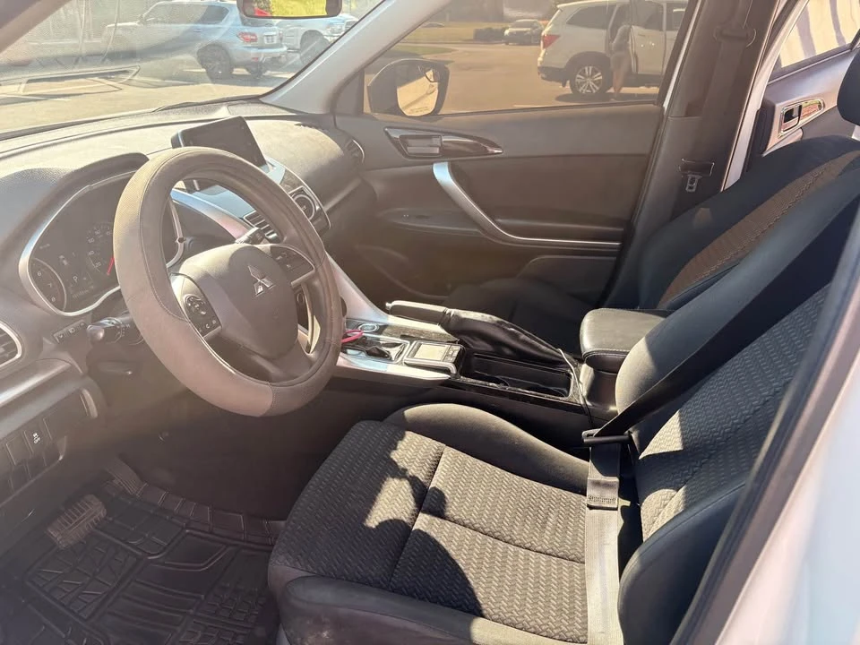2018 Mitsubishi Eclipse Cross - Image 5 of 8