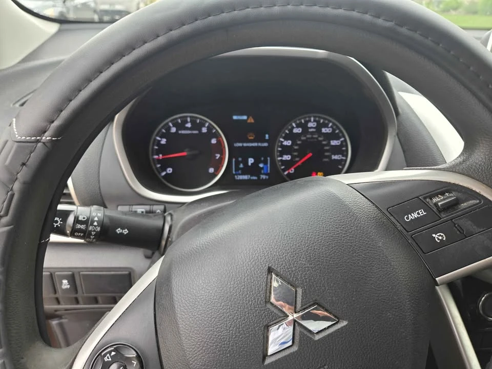 2018 Mitsubishi Eclipse Cross - Image 7 of 17