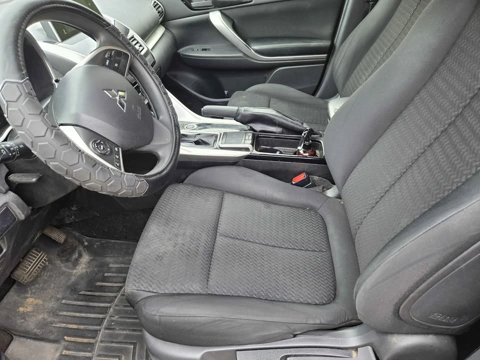 2018 Mitsubishi Eclipse Cross - Image 9 of 17