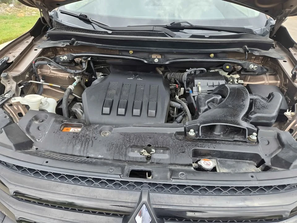 2018 Mitsubishi Eclipse Cross - Image 2 of 17