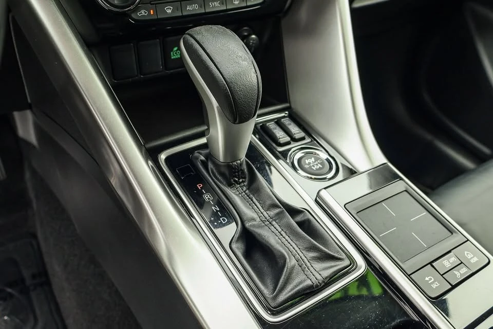 2018 Mitsubishi Eclipse Cross - Image 10 of 20