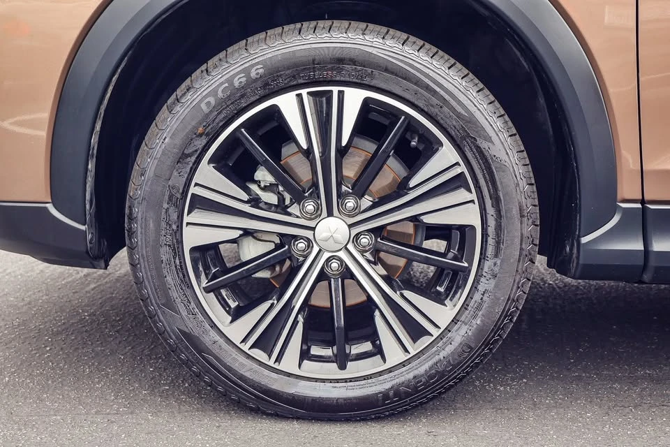 2018 Mitsubishi Eclipse Cross - Image 17 of 20