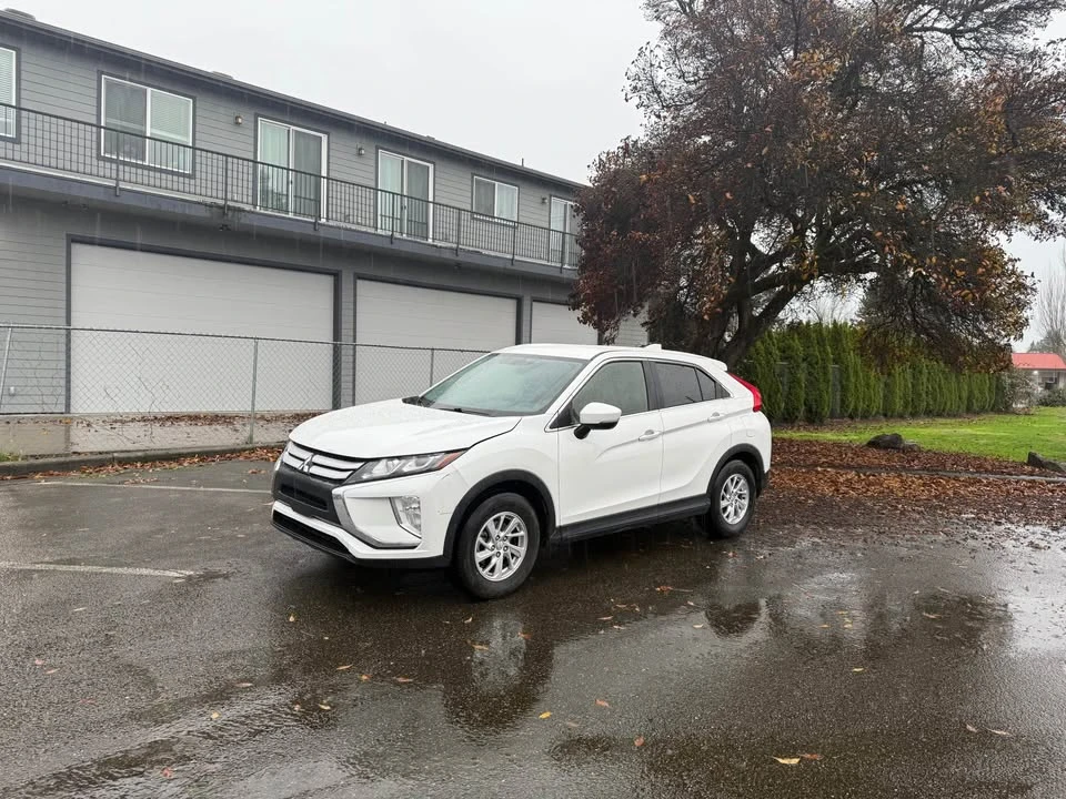 2018 Mitsubishi Eclipse Cross - Image 3 of 10