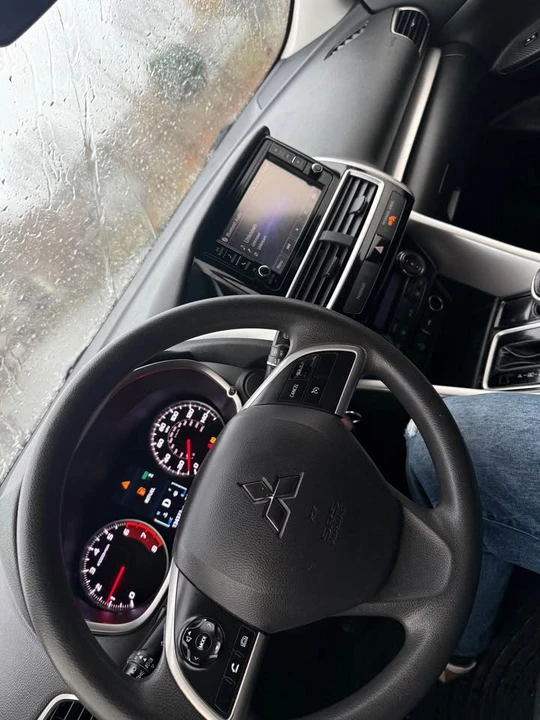 2018 Mitsubishi Eclipse Cross - Image 10 of 10