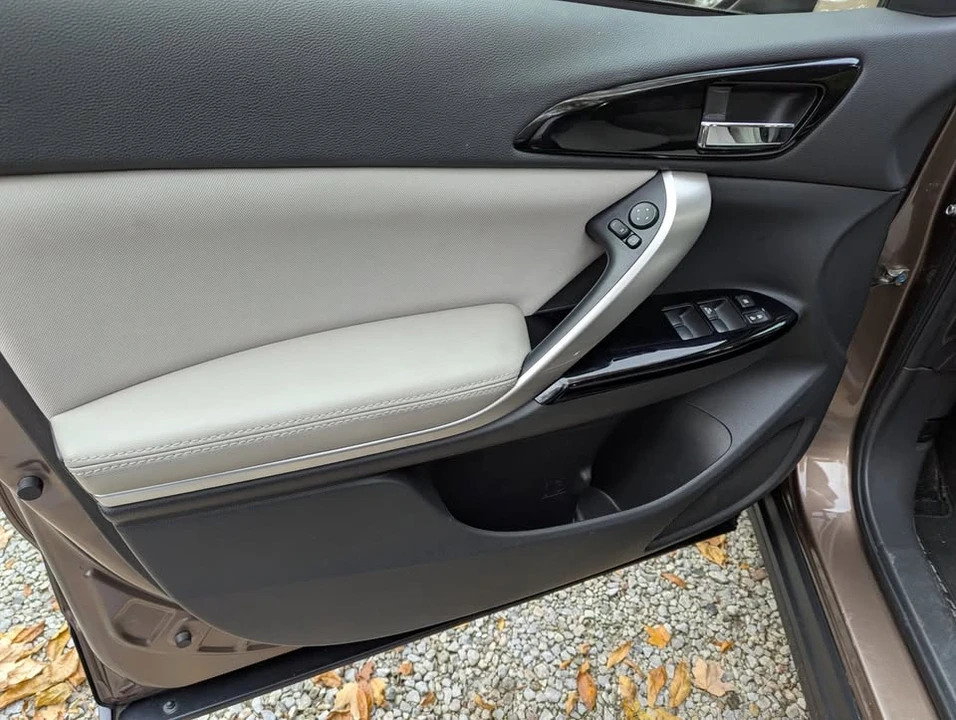 2018 Mitsubishi Eclipse Cross - Image 6 of 16
