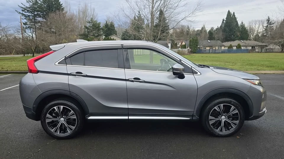 2018 Mitsubishi Eclipse Cross - Image 2 of 10
