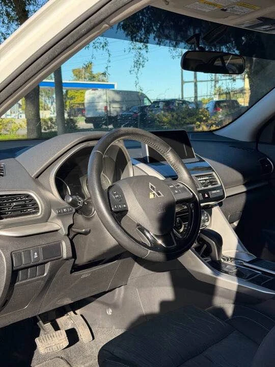 2018 Mitsubishi Eclipse Cross - Image 2 of 17