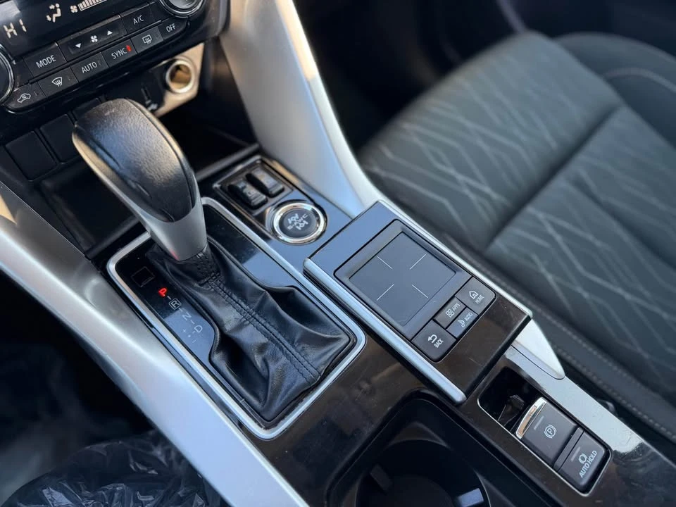2018 Mitsubishi Eclipse Cross - Image 11 of 20