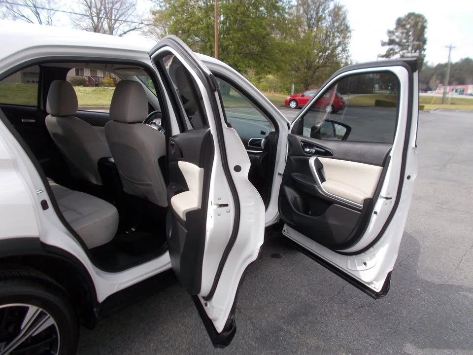 2018 Mitsubishi Eclipse Cross - Image 17 of 20