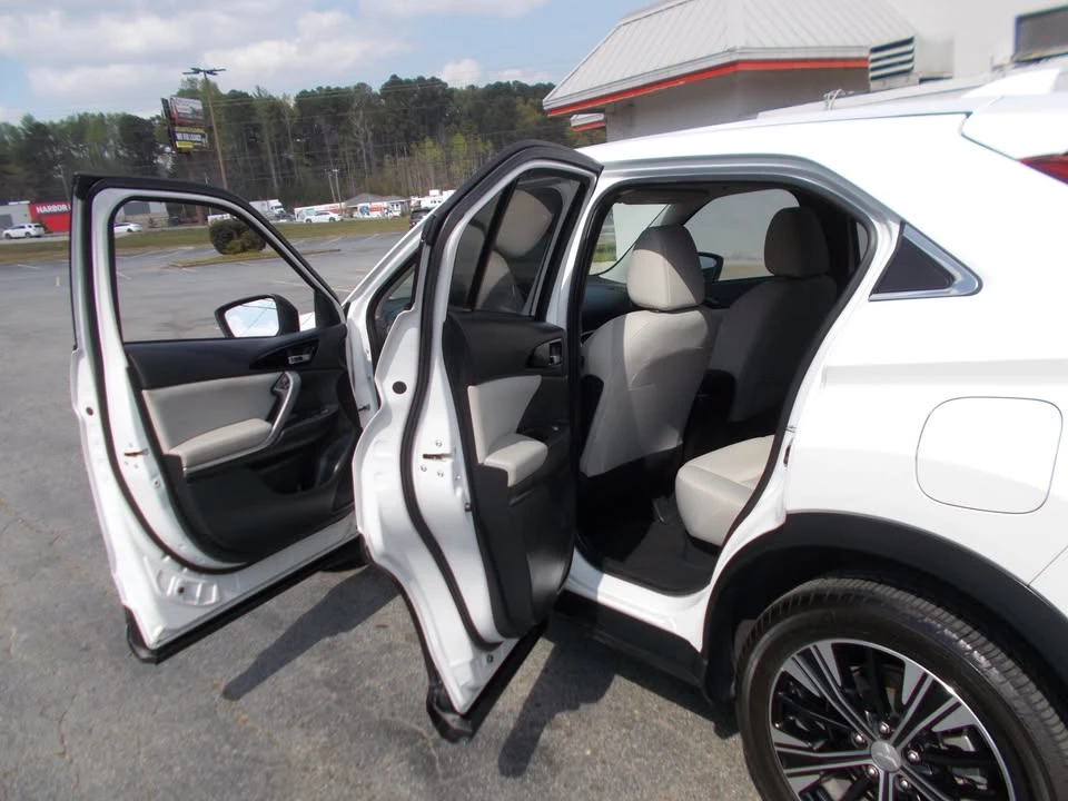 2018 Mitsubishi Eclipse Cross - Image 9 of 20