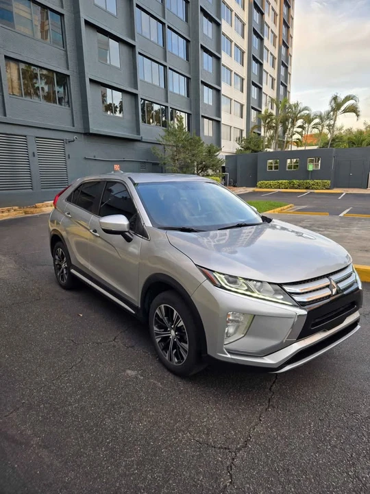 2018 Mitsubishi Eclipse Cross - Image 2 of 9