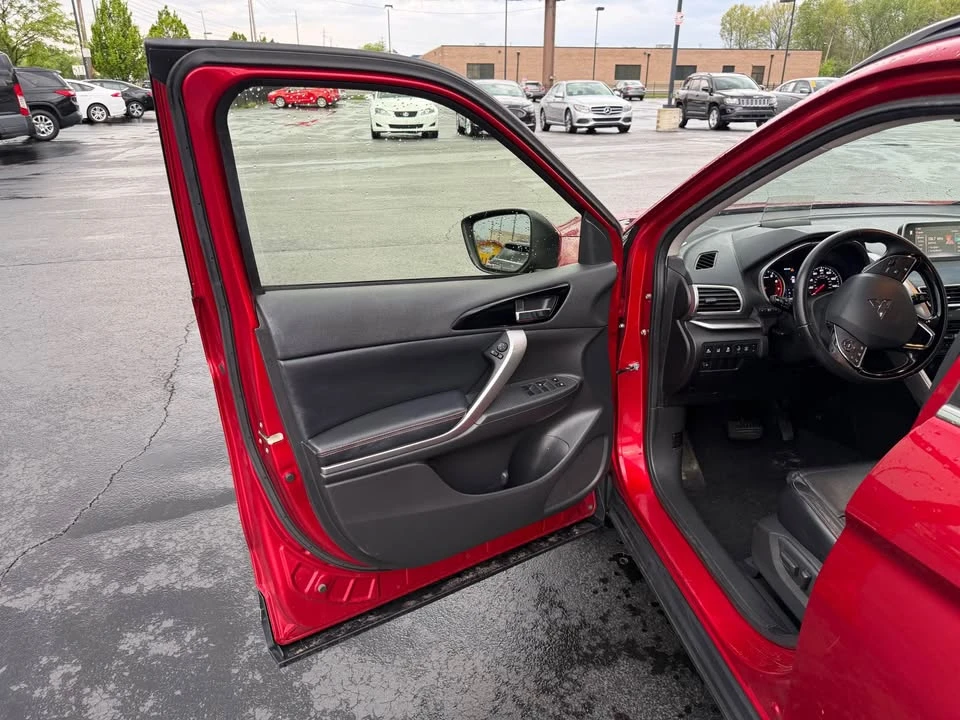 2018 Mitsubishi Eclipse Cross - Image 8 of 19