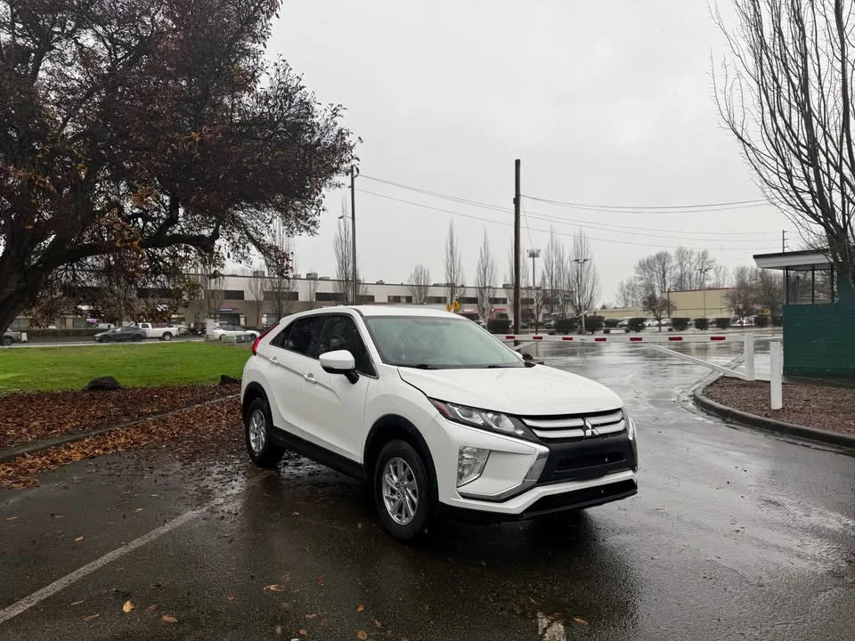 2018 Mitsubishi Eclipse Cross - Image 2 of 10